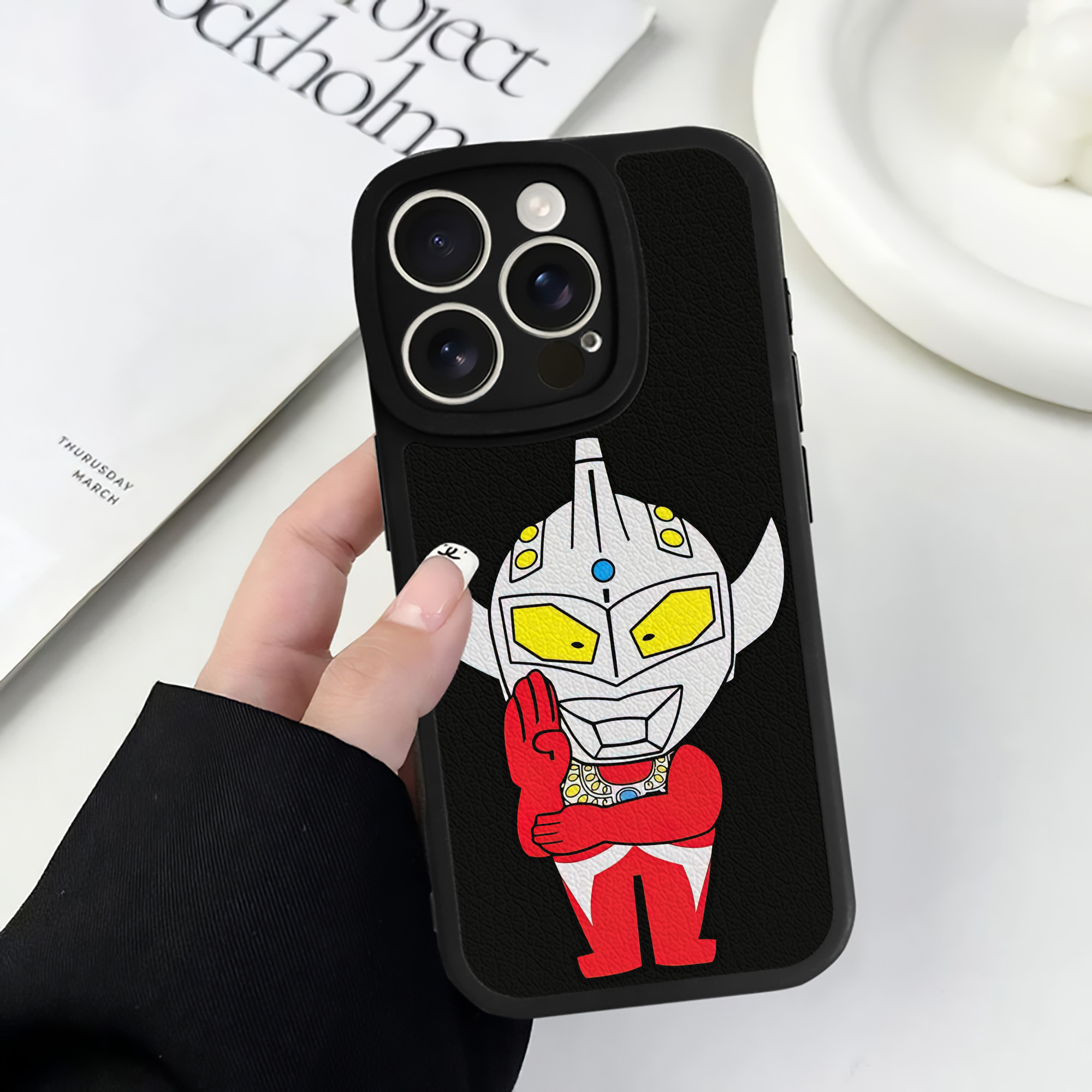 （画像用） ウルトラマン Ultraman 【iPhone 16シリーズ対応】シリコンスマホケース（レザー調） 材質：シリコン